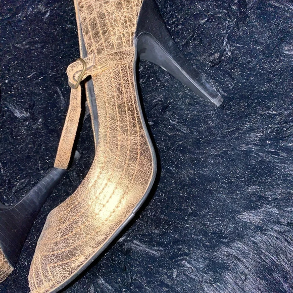 Vintage brushed Gold leather women’s heels  8.5 - Picture 4 of 4